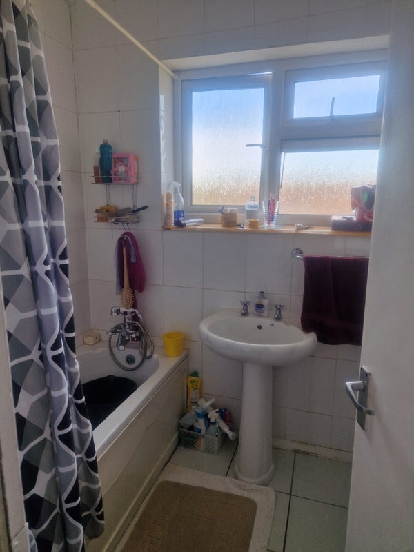 Room Rokesby Road in Slough