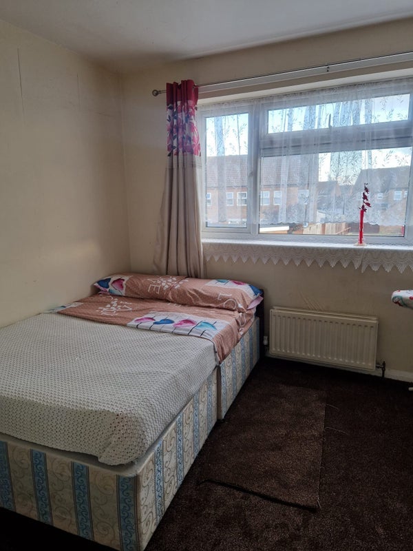 Room Rokesby Road in Slough