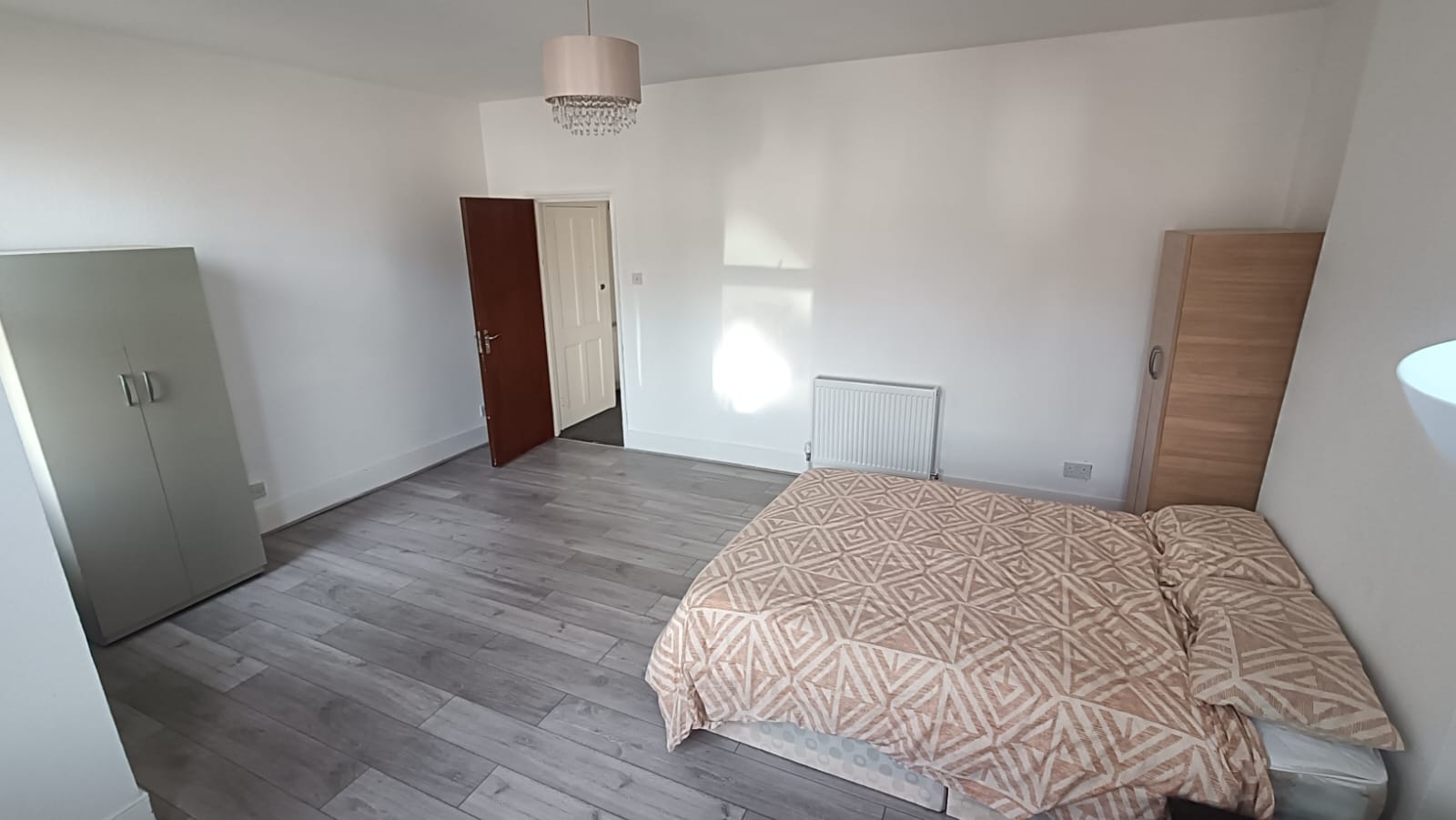 Flat Devonshire Road in Greater London