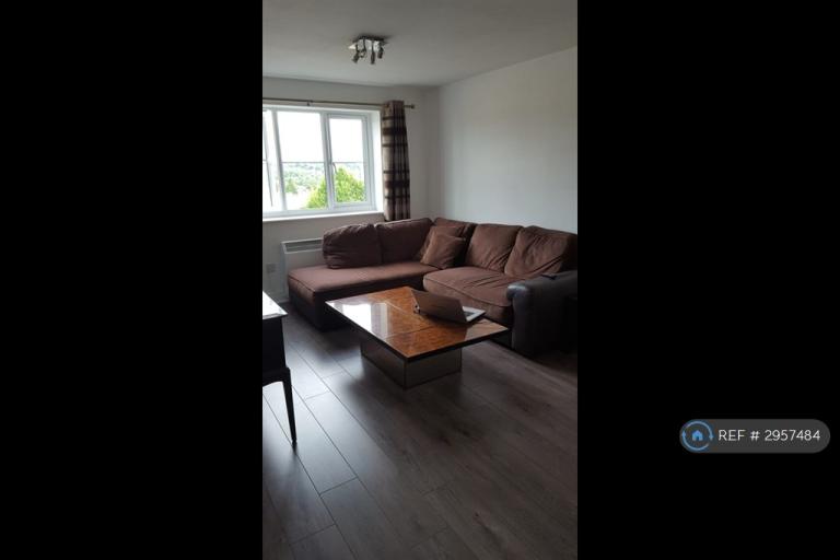Room Clarence Close in Greater London