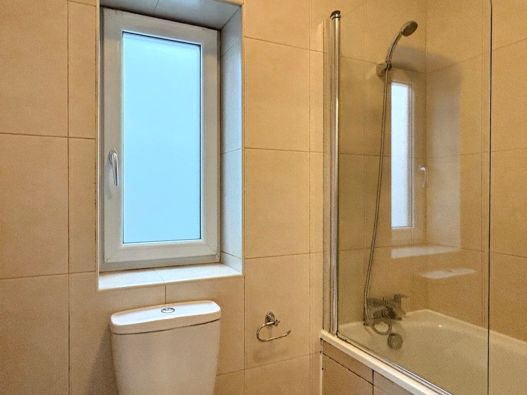 Flat Llanvanor Road in Greater London