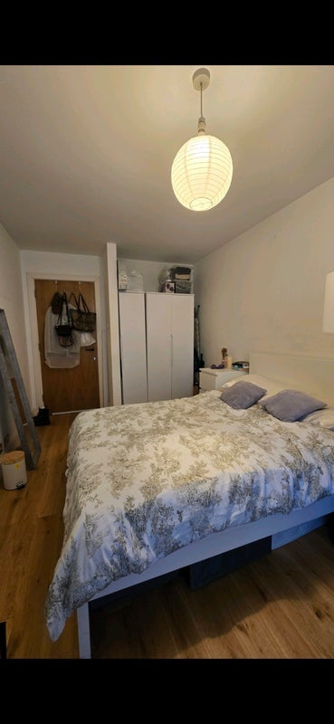 Room Millennium Drive in Greater London
