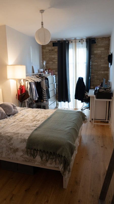 Room Millennium Drive in Greater London