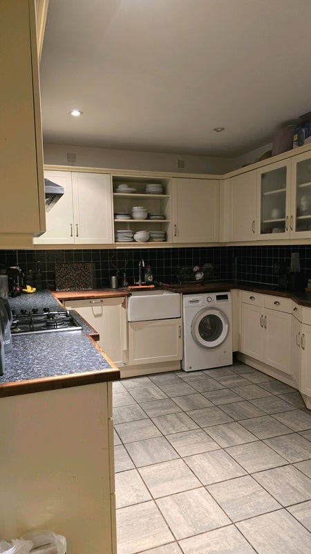 Room Millennium Drive in Greater London