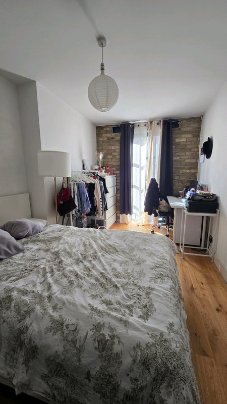 Room Millennium Drive in Greater London