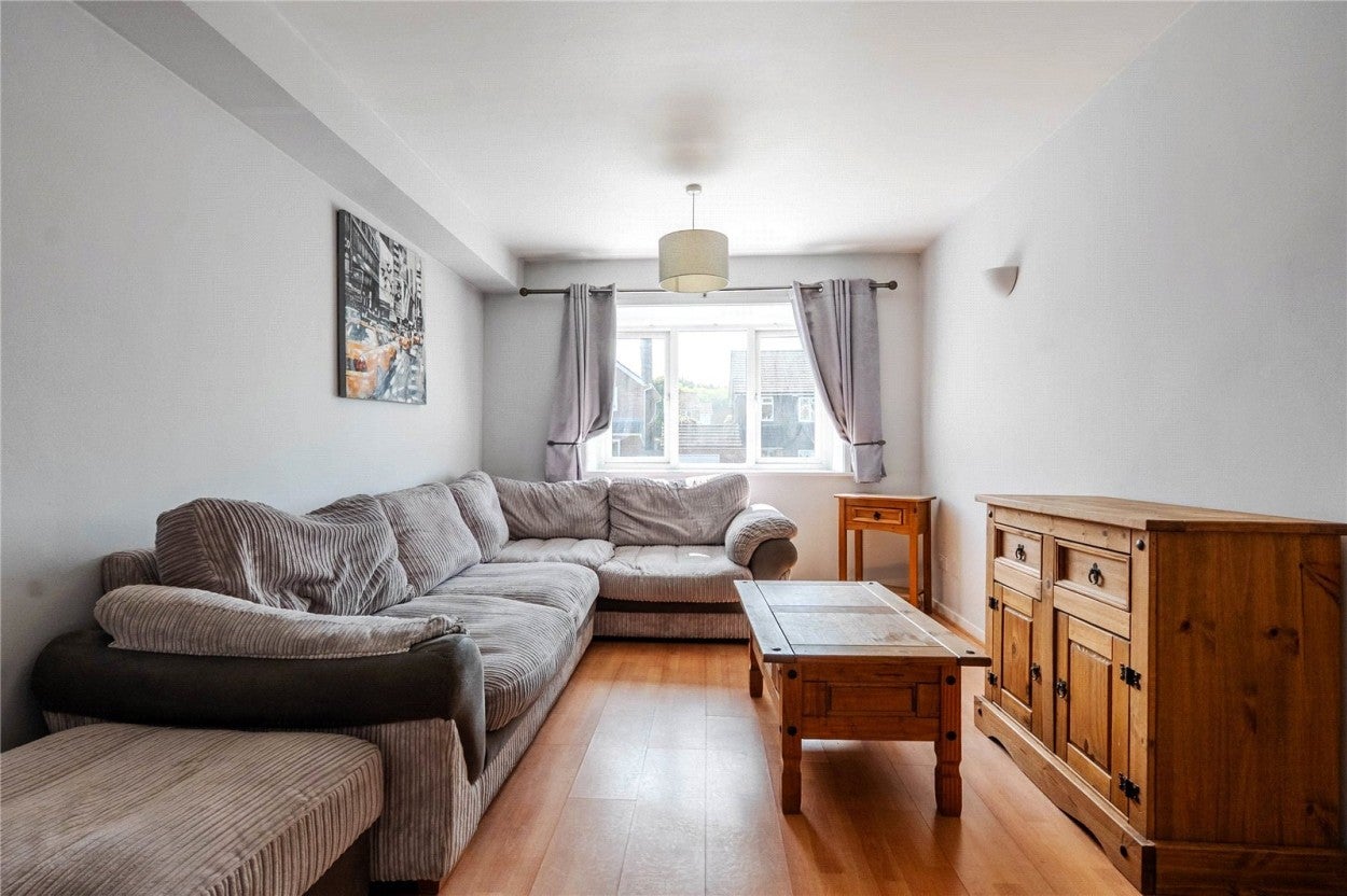 Flat Abbey Mews in Dunstable