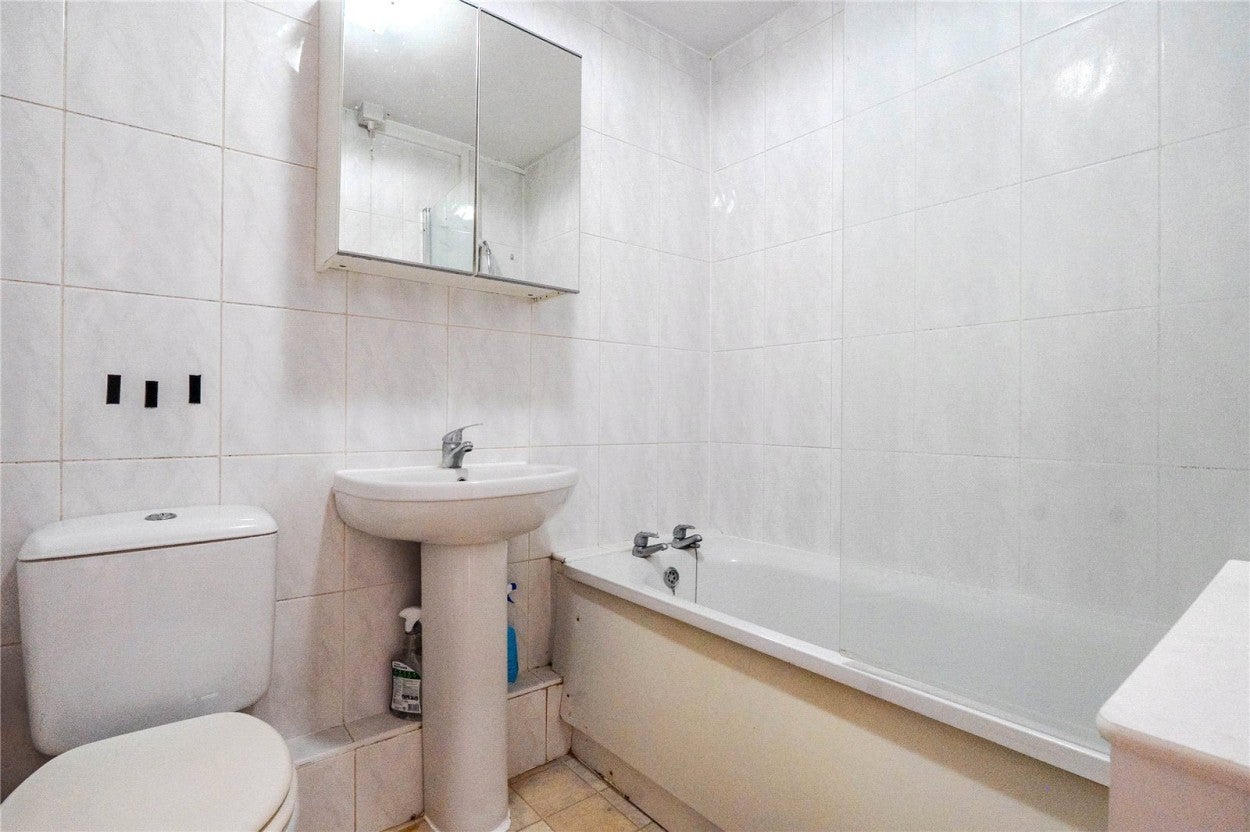 Flat Abbey Mews in Dunstable