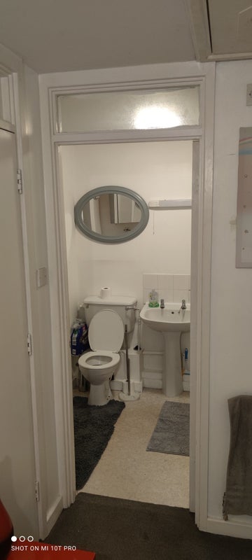 Room Dawes Road in Greater London