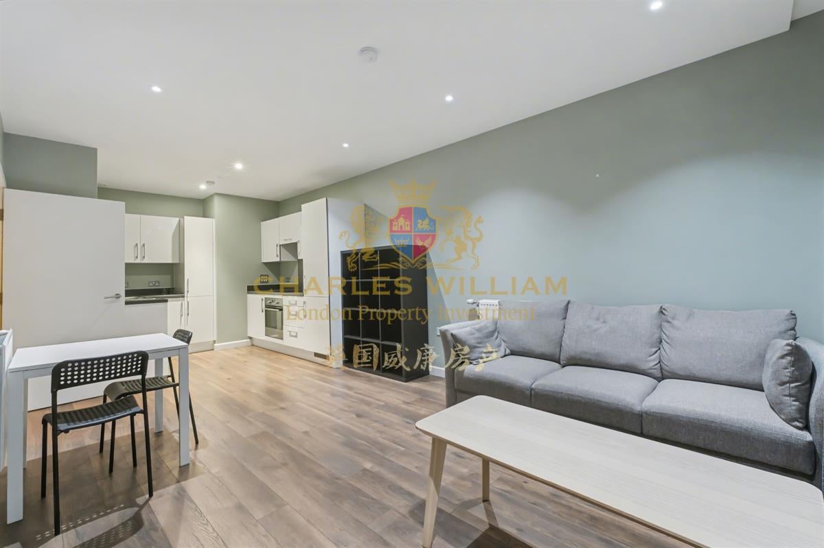 Flat Canter Way in Greater London