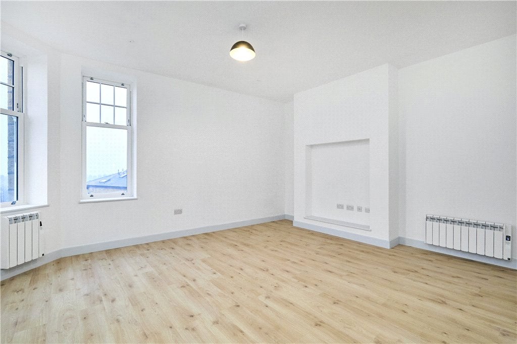 Flat Chantry Drive in Bradford