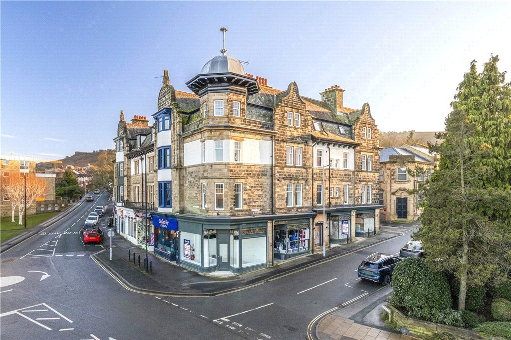 Flat Chantry Drive in Bradford