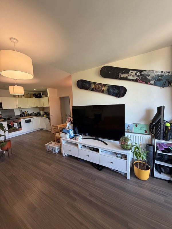 Room Adenmore Road in Greater London