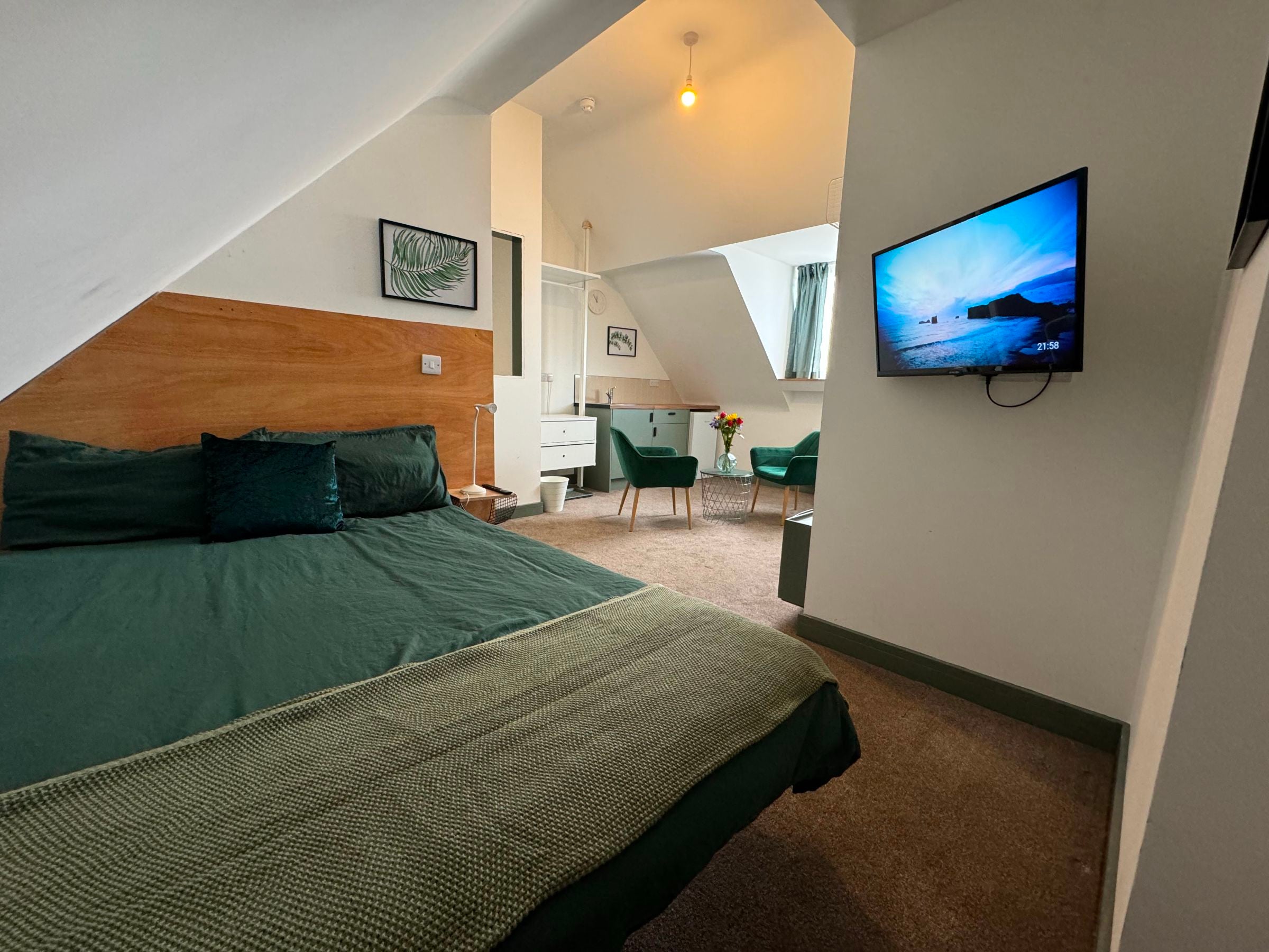 Room Larchfield Road in Doncaster