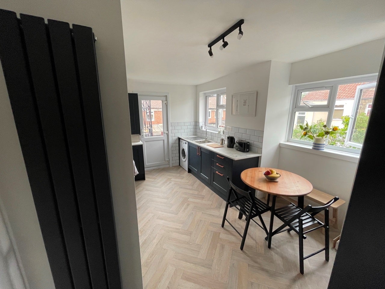 Flat Goldsmith Road in Greater London
