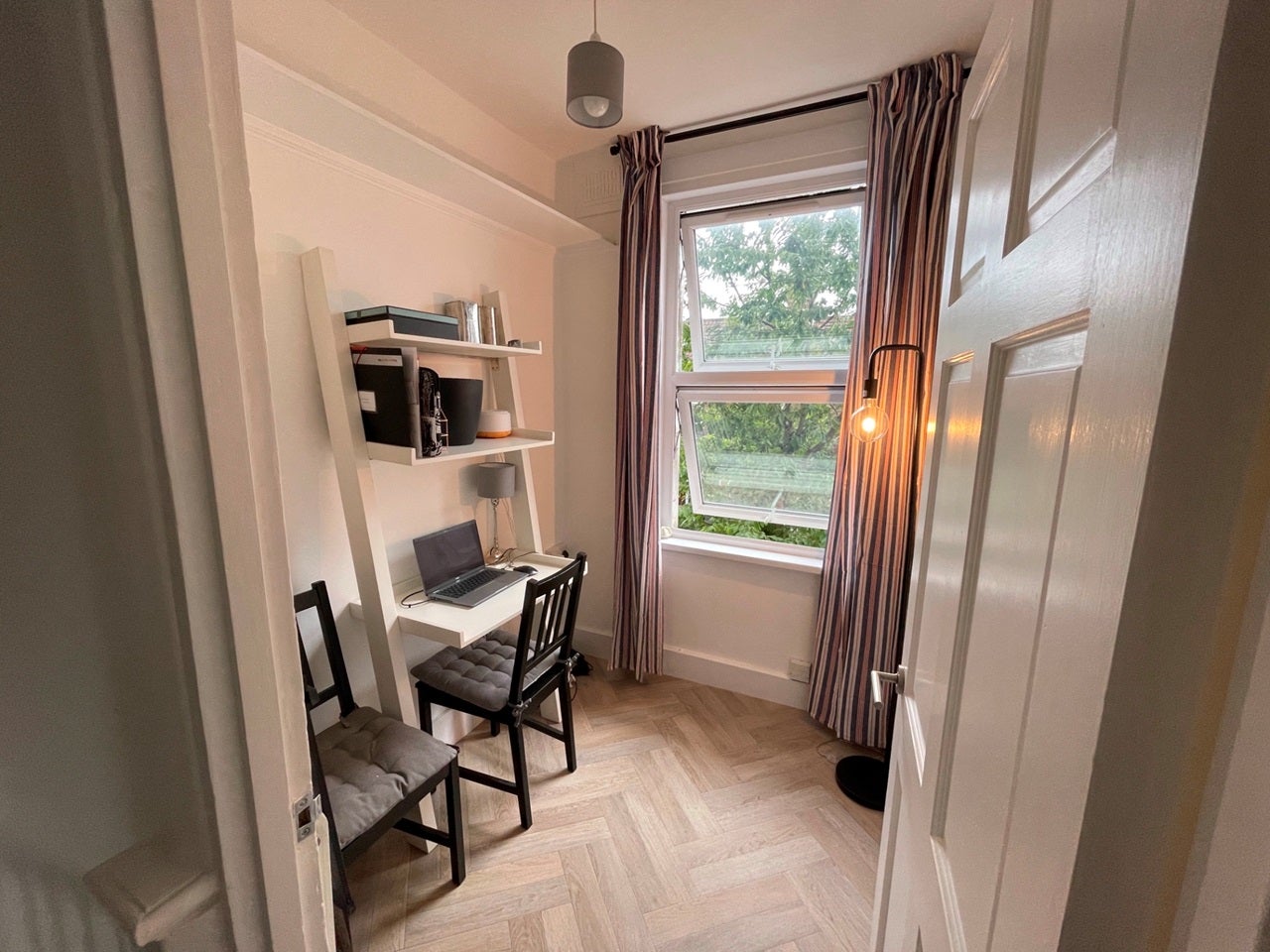 Flat Goldsmith Road in Greater London