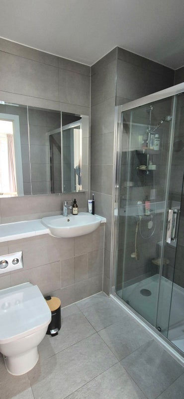 Room Parkes Street in Greater London