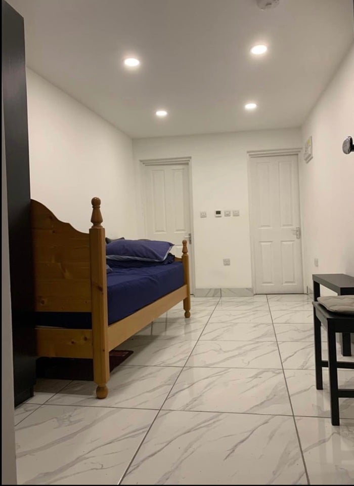 Flat Godolphin Road in Slough