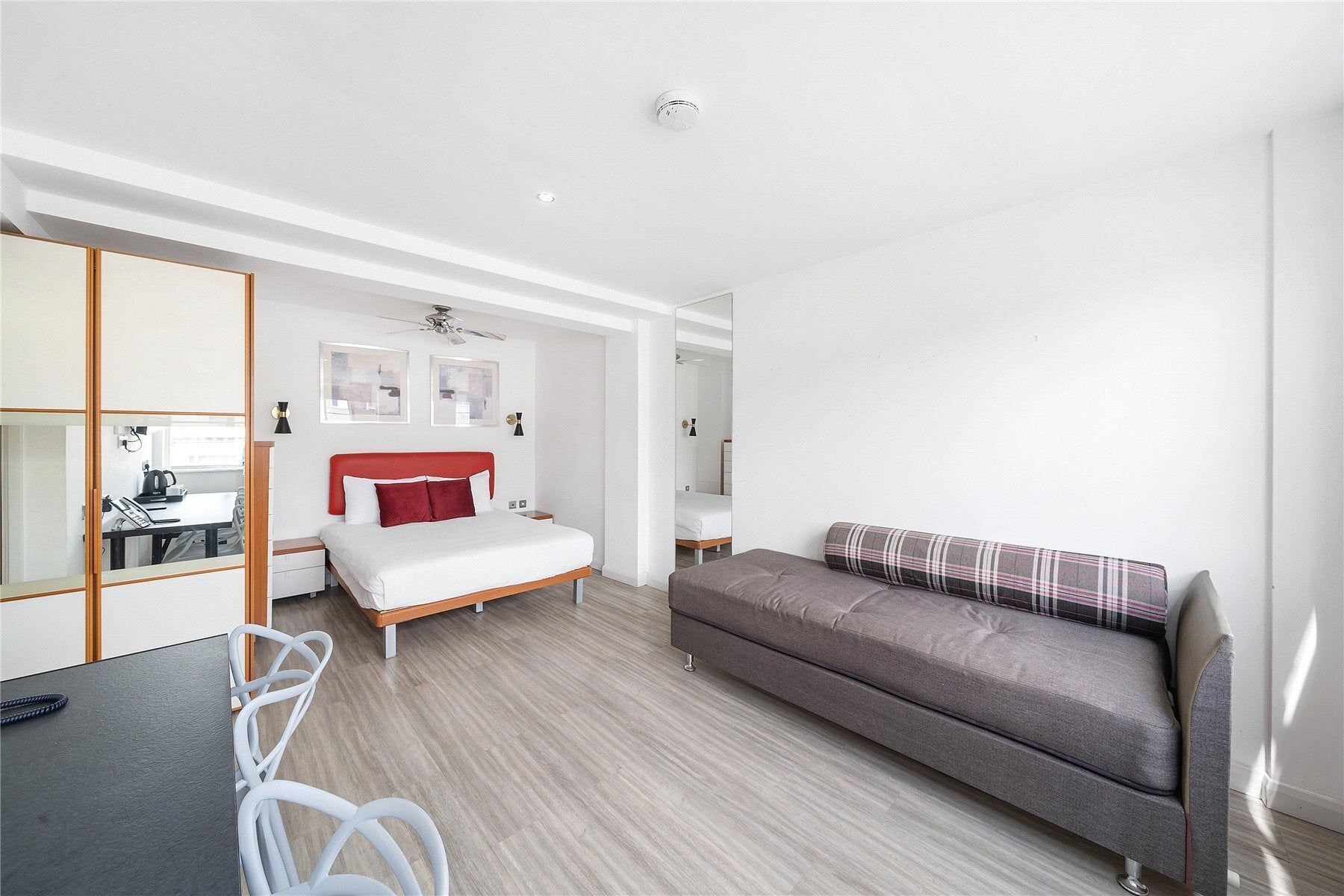 Flat Roland Gardens in Greater London