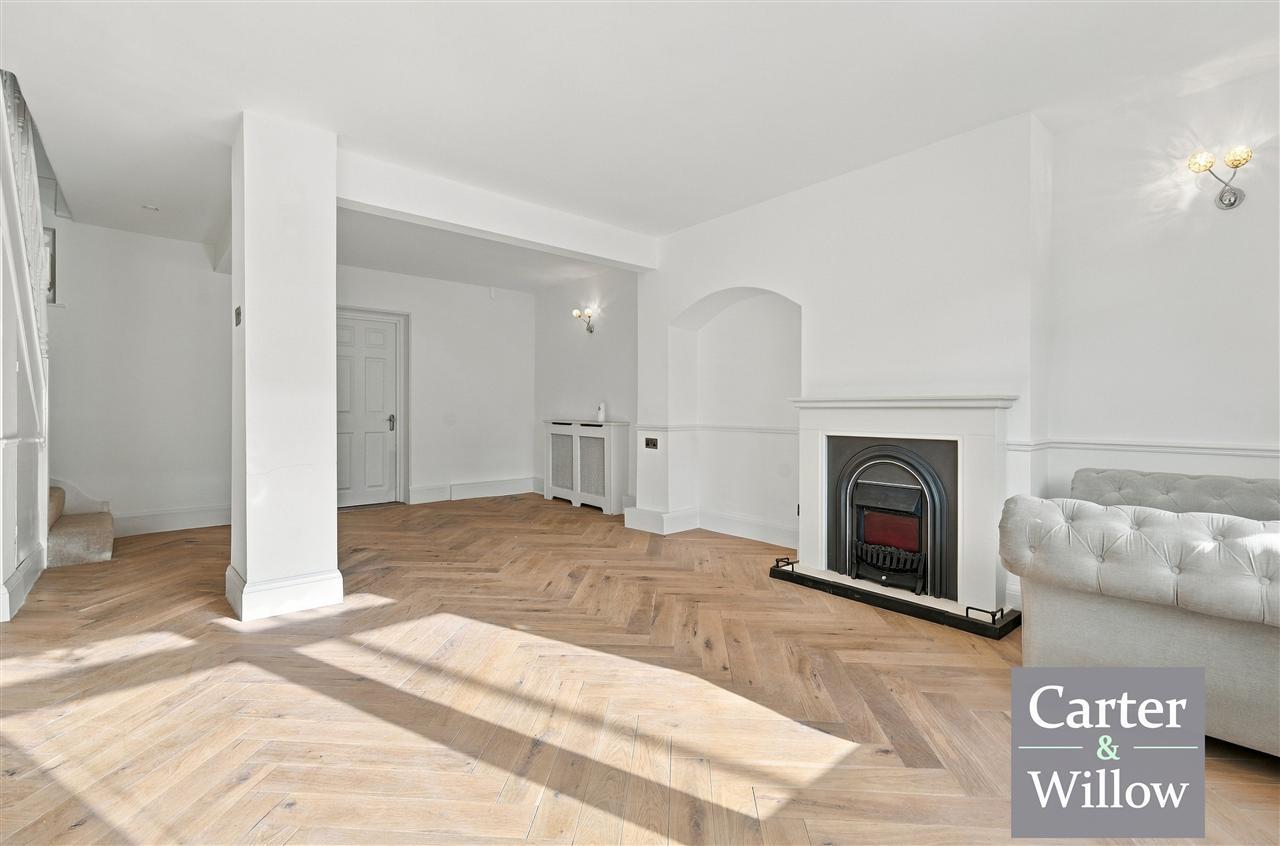 House Fieldway in Greater London