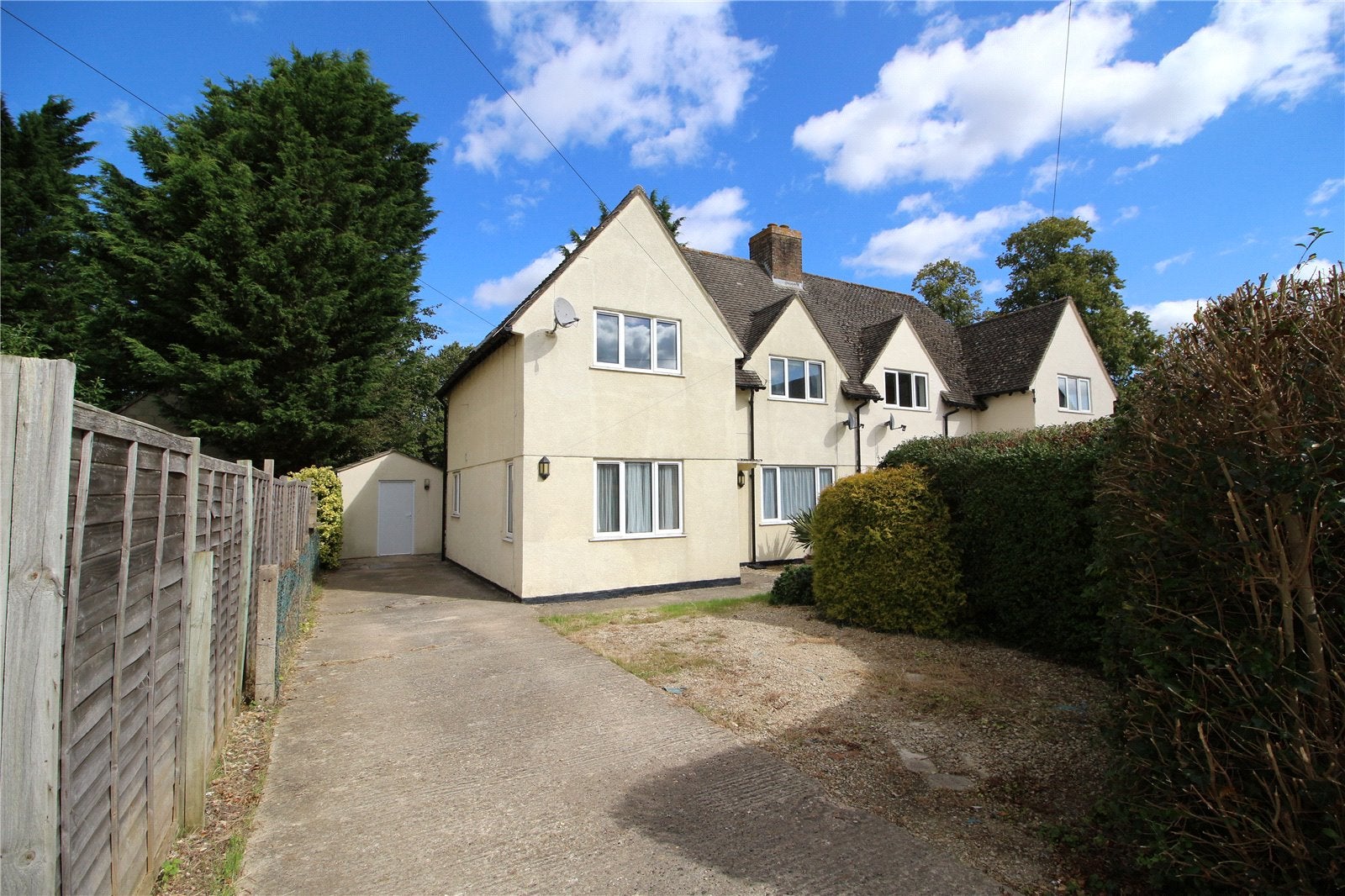 House Bathurst Road in Cotswold District