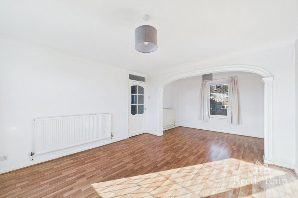 Flat Hazlebarrow Crescent in Sheffield