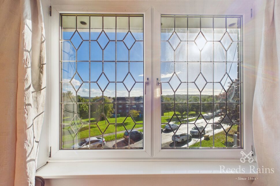 Flat Hazlebarrow Crescent in Sheffield