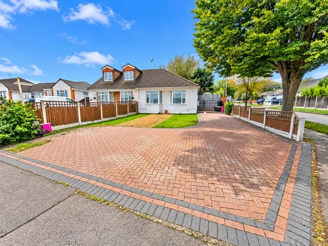 House Eastwood Old Road in Southend-on-Sea