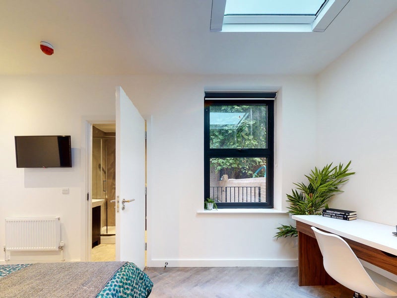 Flat Harrow Road in City of Westminster