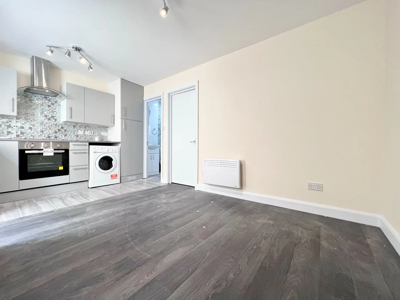 Flat Harpour Road in Greater London