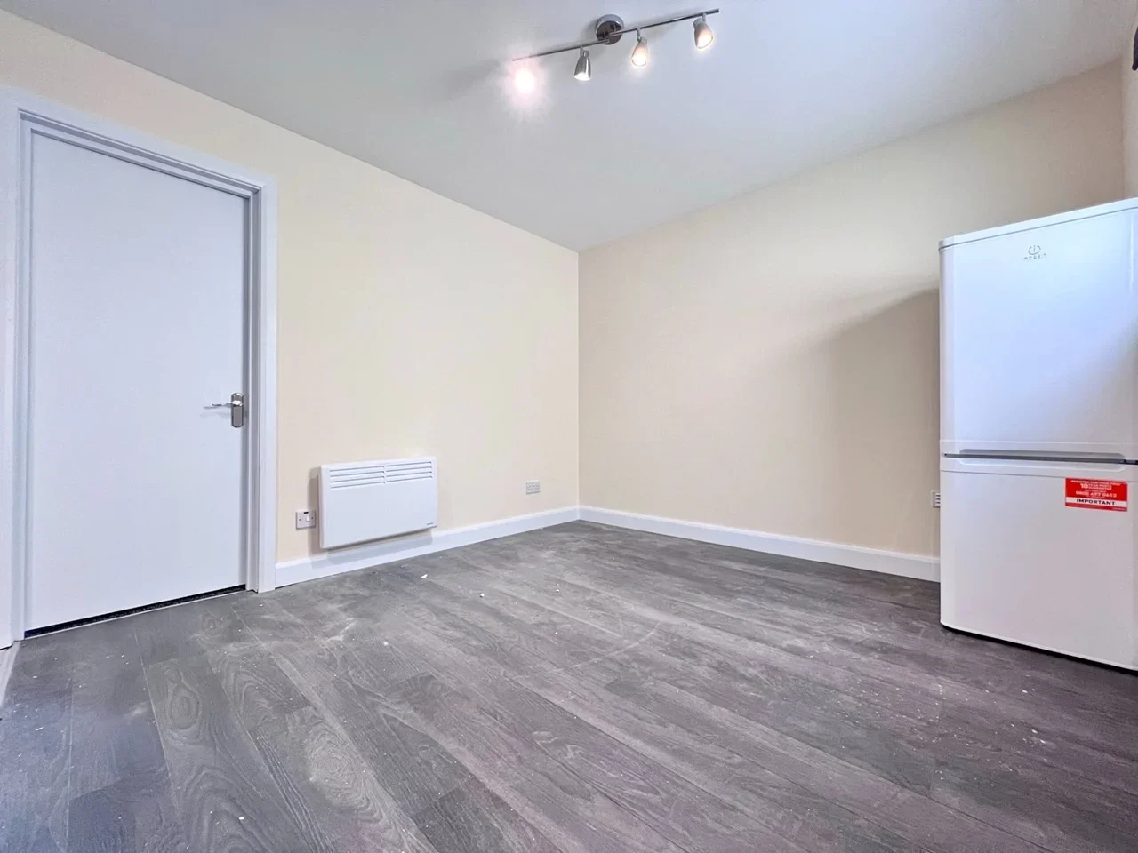 Flat Harpour Road in Greater London