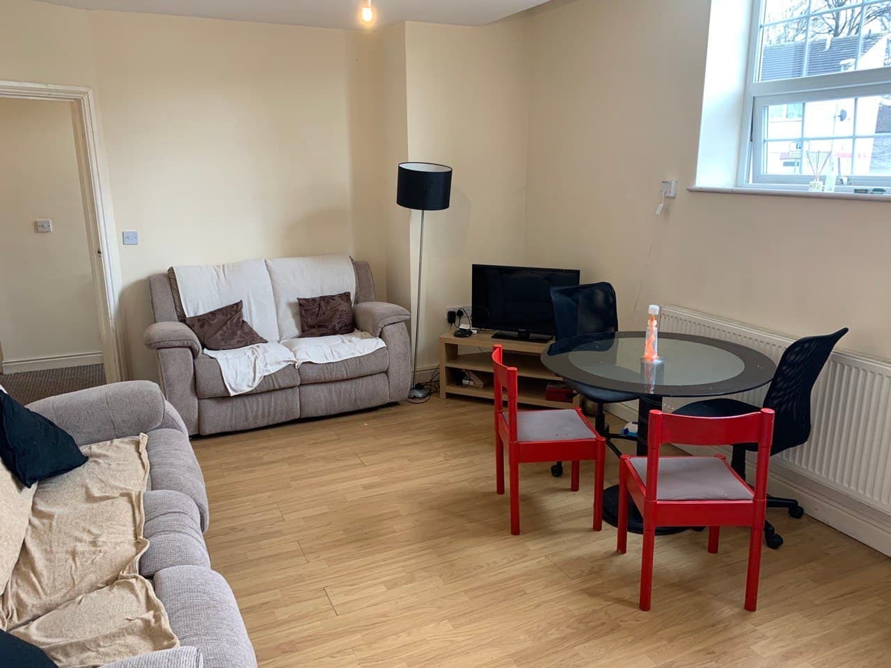 Flat Raglan Road in Leeds