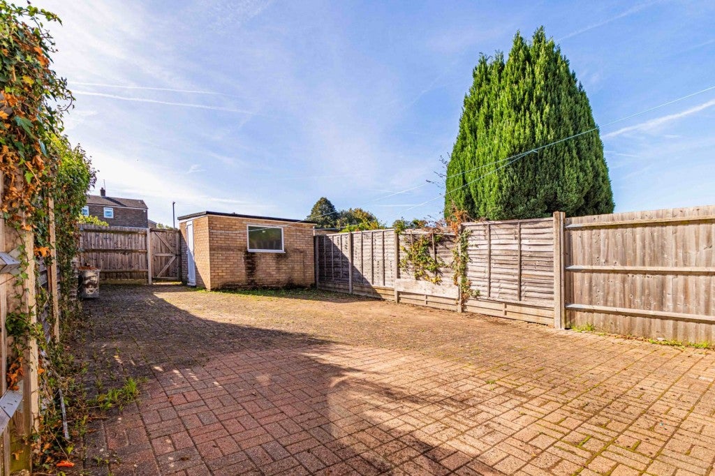 House Titan Road in Dacorum