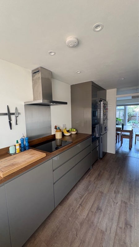 Room Burdett Road in Greater London