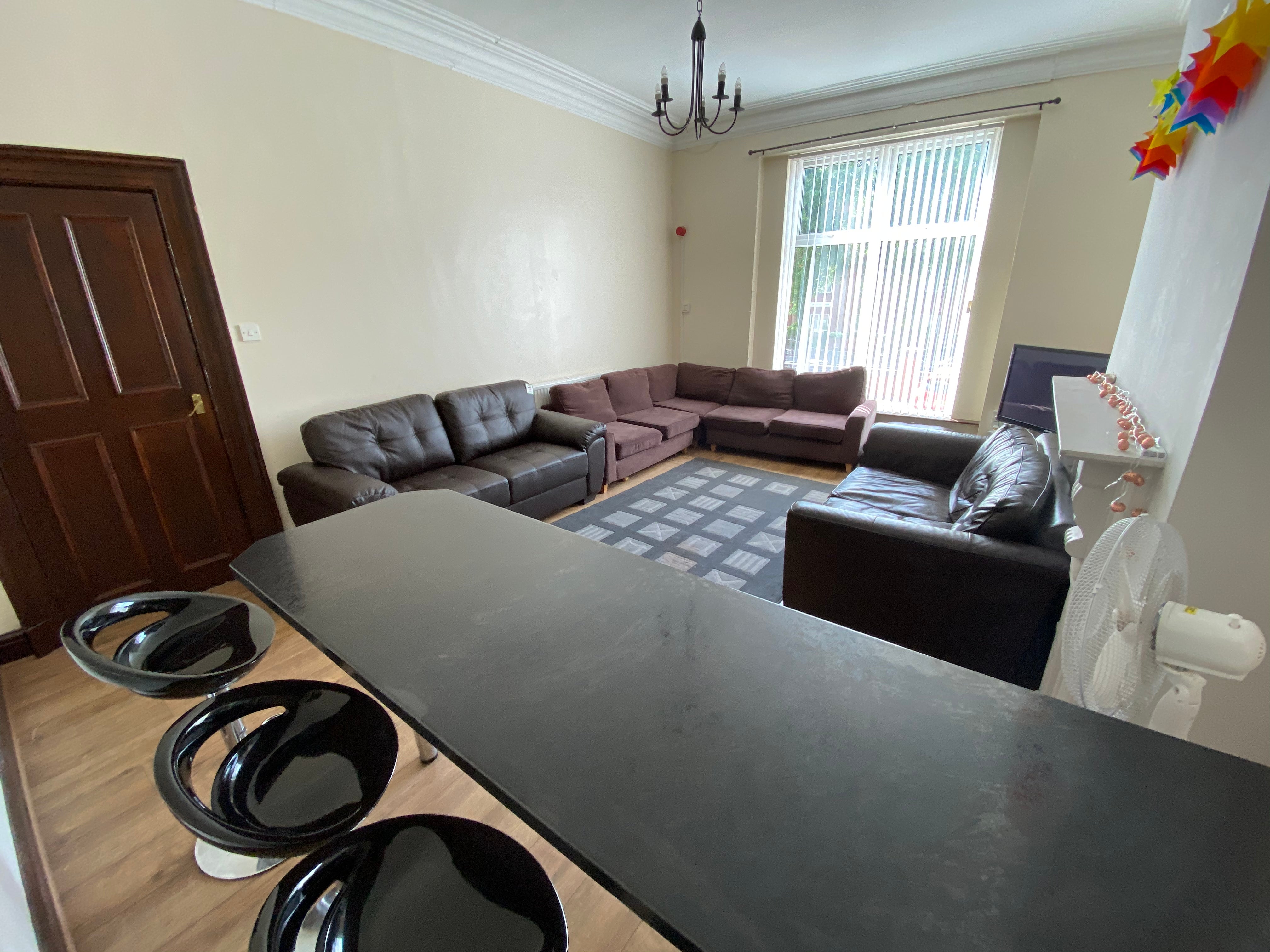 Room Richmond Grove in Manchester