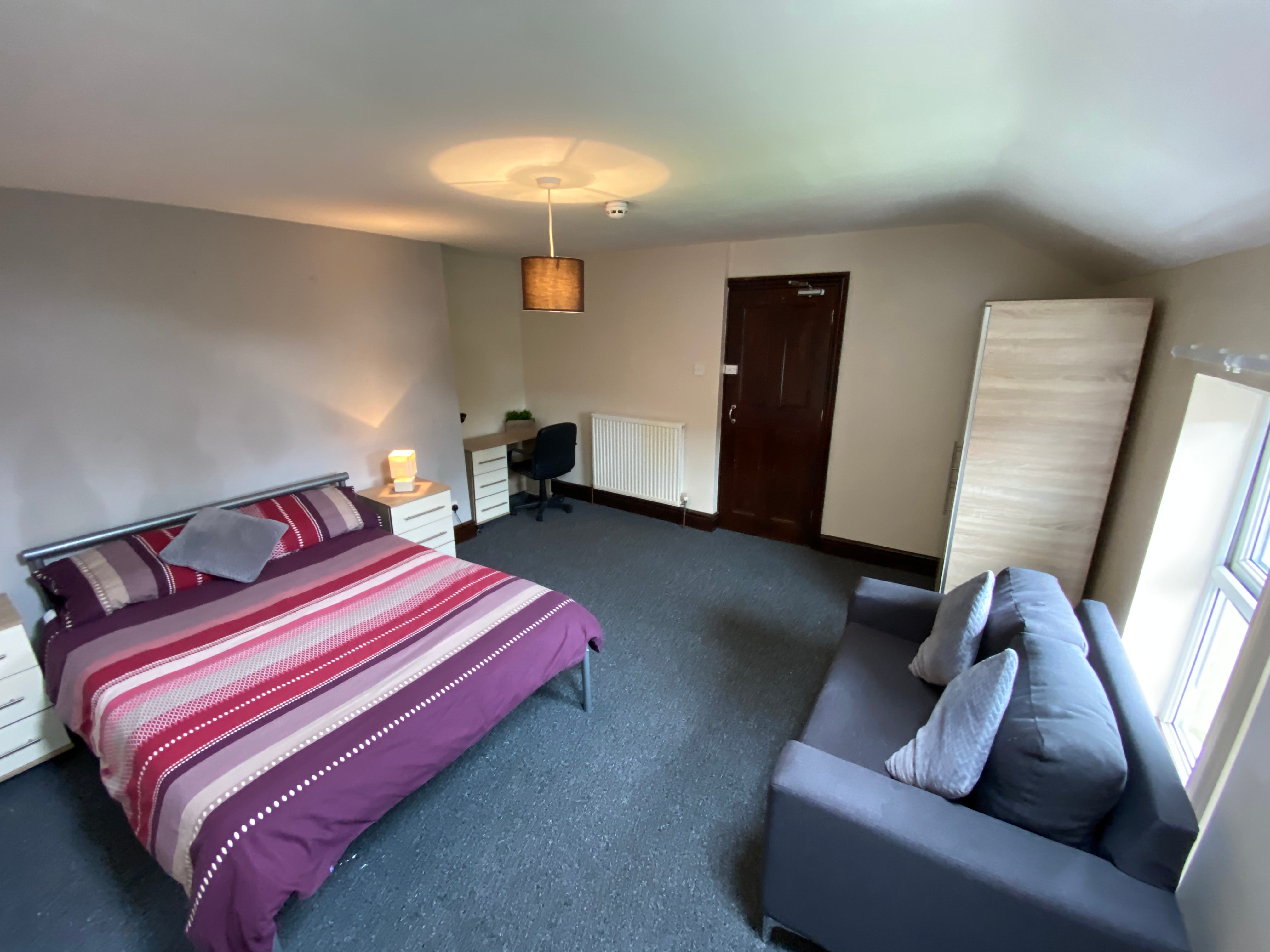 Room Richmond Grove in Manchester