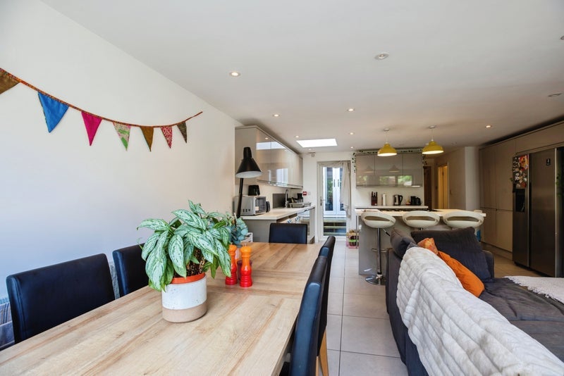 Room Dalberg Road in Greater London
