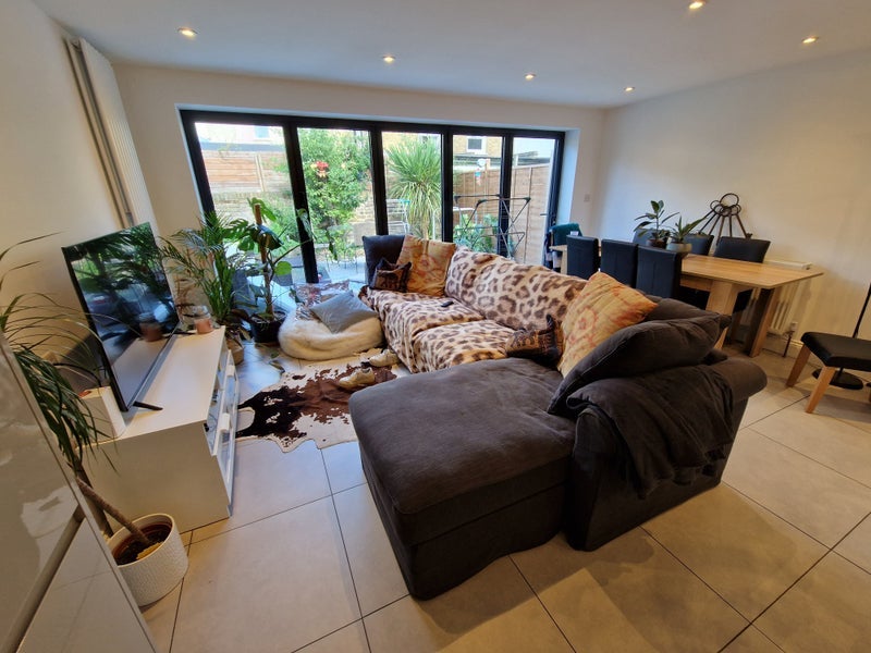 Room Dalberg Road in Greater London