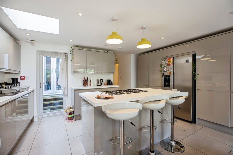 Room Dalberg Road in Greater London