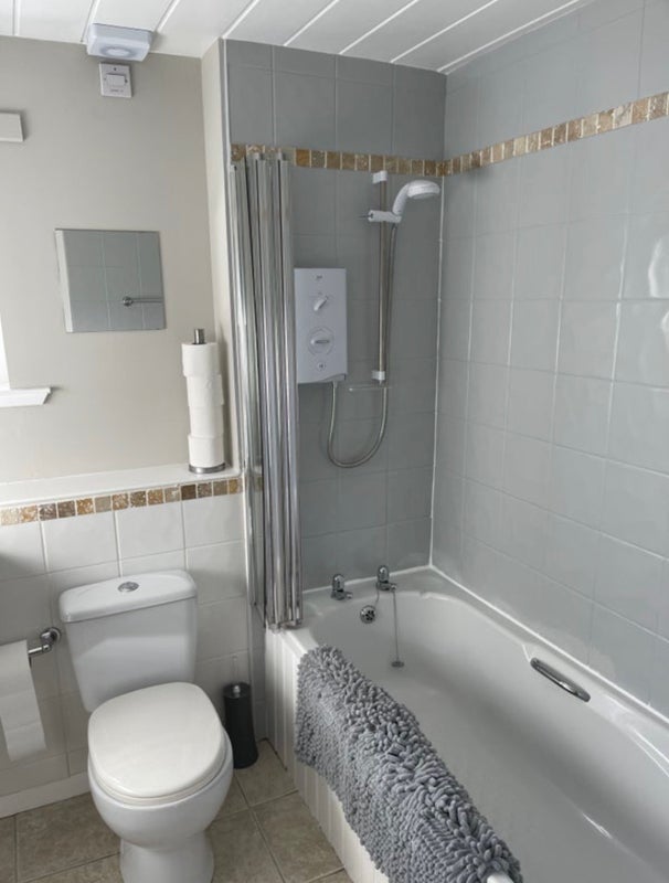 Flat Dalgety Road in City of Edinburgh