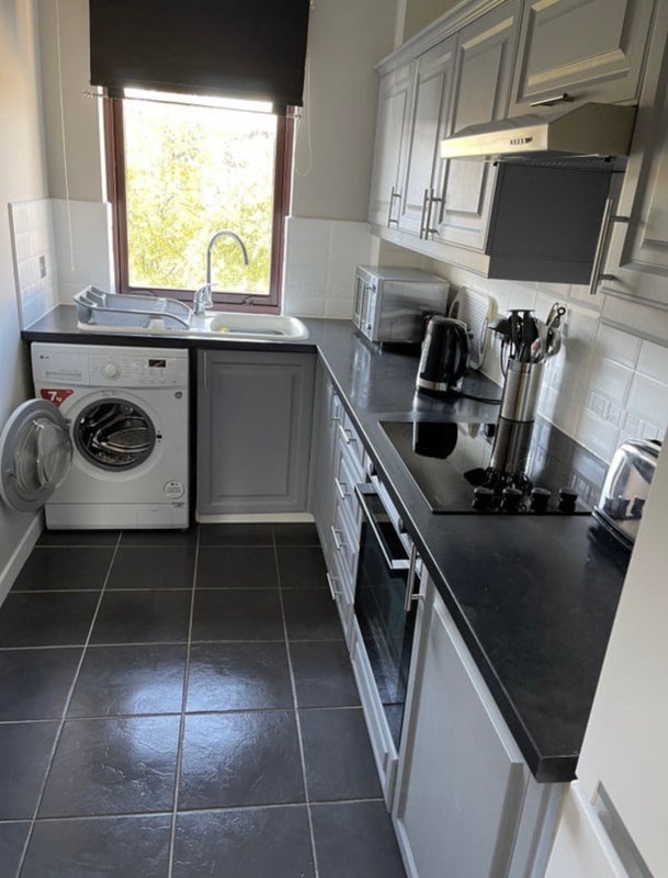 Flat Dalgety Road in City of Edinburgh