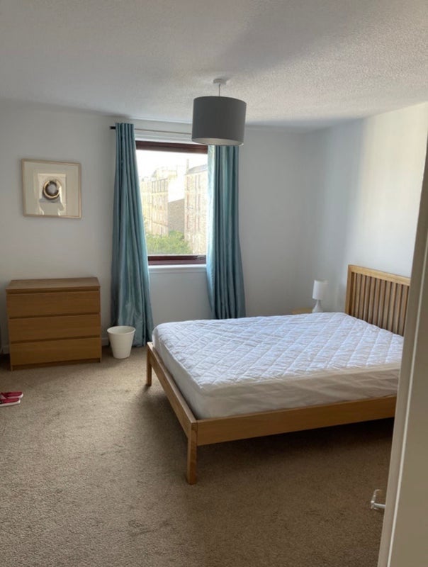 Flat Dalgety Road in City of Edinburgh