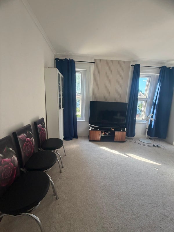 Room Cann Hall Road in Greater London