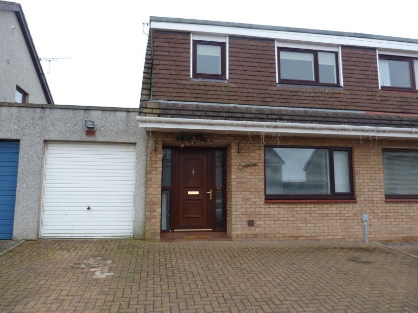 House Golf View Crescent in Elgin