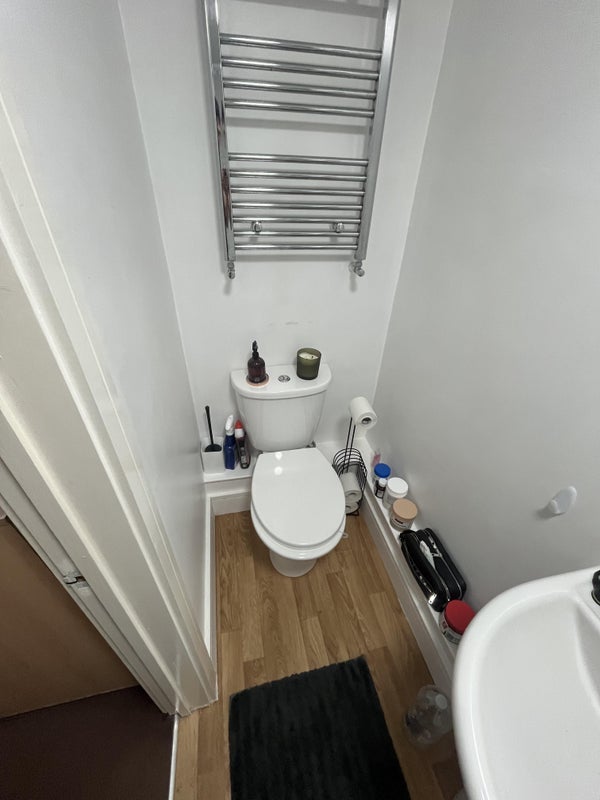 Room Clapham Road in Greater London