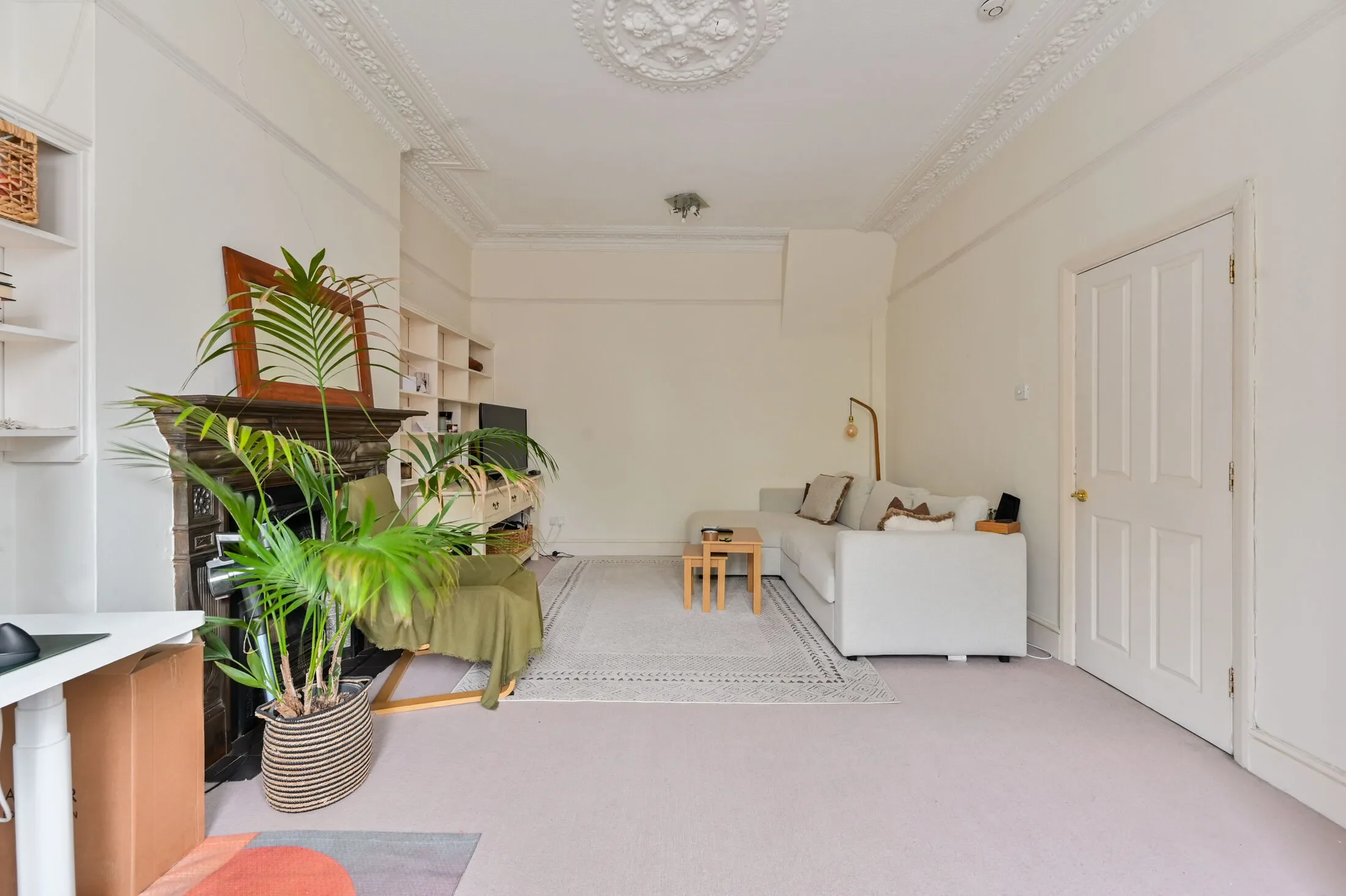 Flat Altenburg Gardens in Greater London