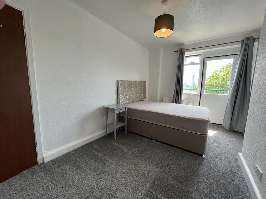 Flat Eccles New Road in Salford
