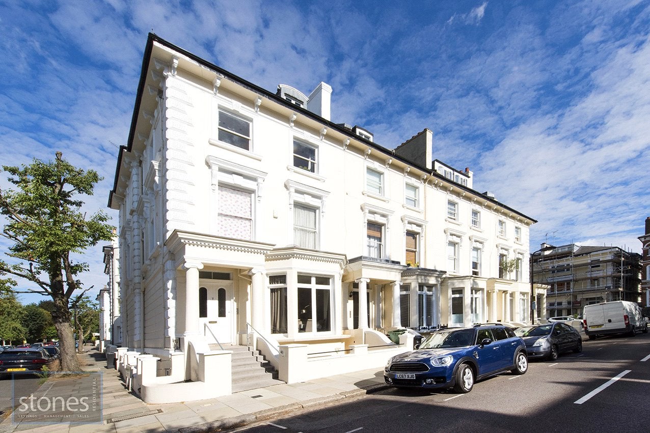 Flat Belsize Square in Greater London