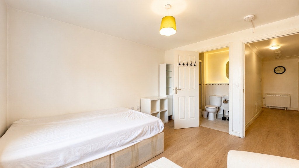 Flat Maltings Close in Greater London
