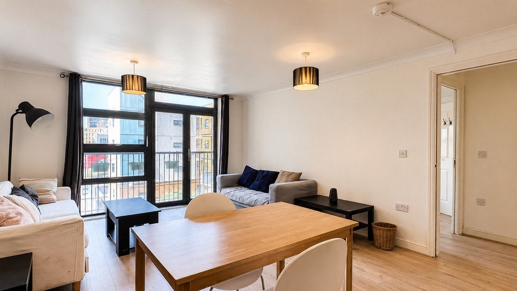 Flat Maltings Close in Greater London