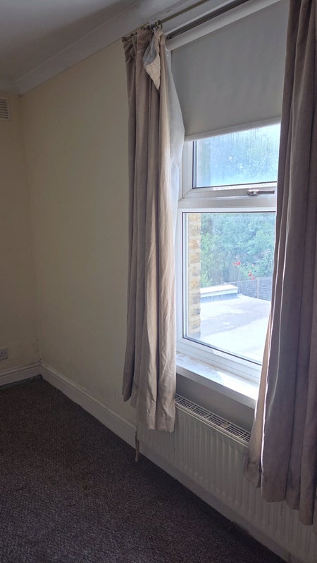 Room Oval Road in Greater London